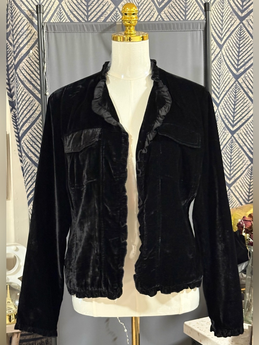 Unique Vintage Chadwick's 90s Black Velvet Ruffle Cuff Jacket Size 12 (Fits M)